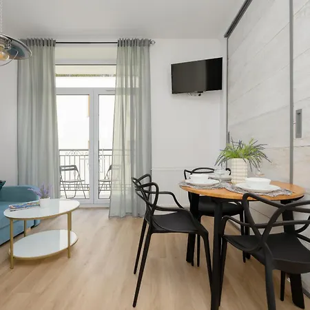 Bright & Modern One-bedroom By Renters * Warschau